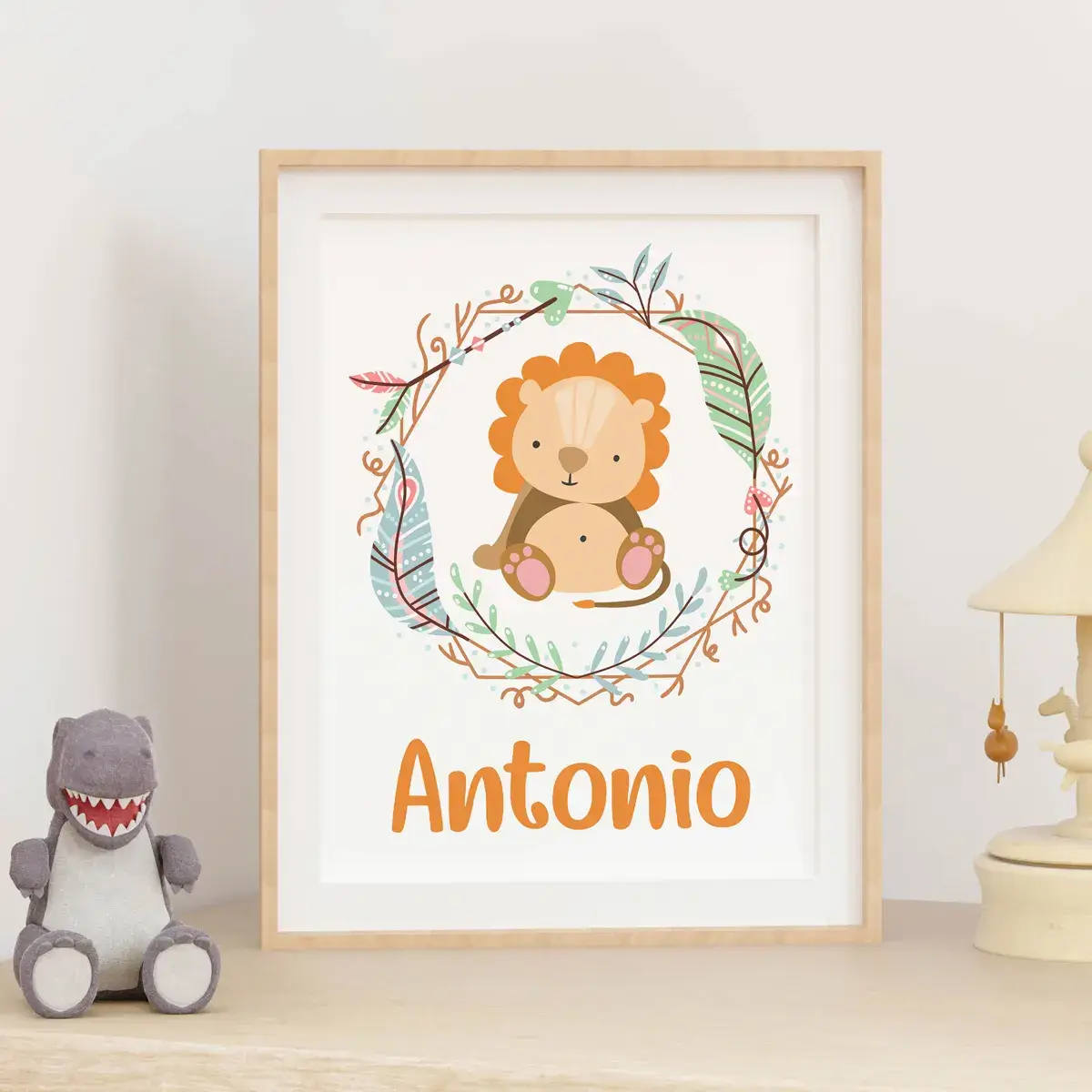 lamina de bebe de animales en la que se ve la ilustración de un león y se puede personalizar con el nombre del bebe