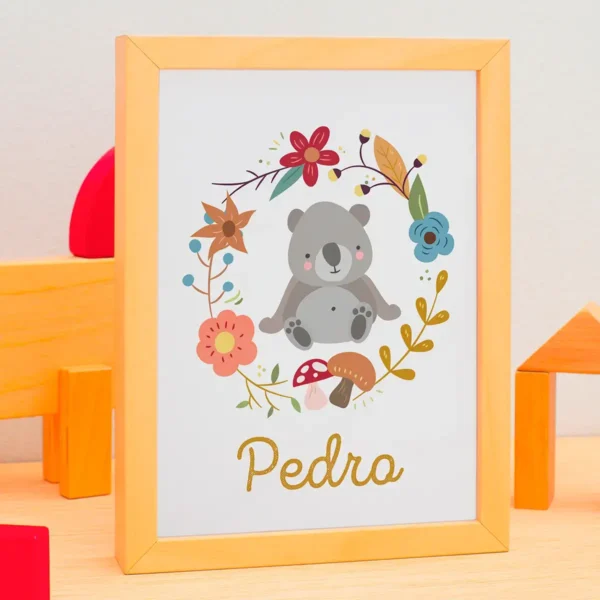 lámina de bebe de animales en la que se ve la ilustración de un oso y se puede personalizar con el nombre del bebe